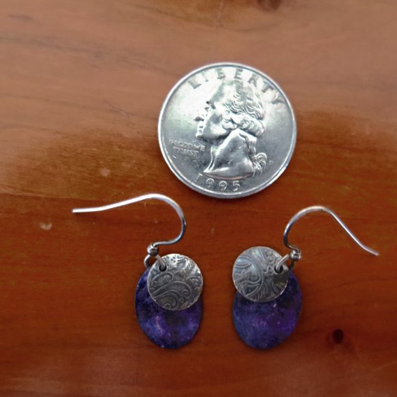 Vintage Purple and Etched Silver Disc Dangle Earrings - Picture 3 of 9